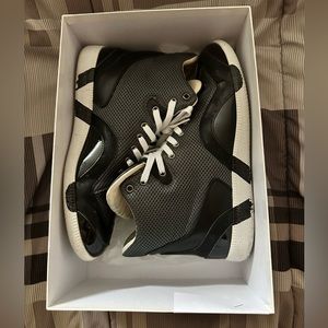 Size 44 mens black/white Maison
Margiela's